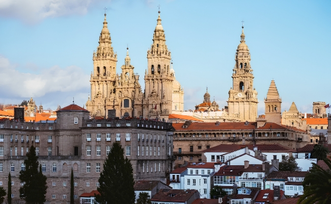 AVENTURA IBERICA: NORTE DE ESPA�A Y PORTUGAL CON ALGARVE- SALIDA 14 DE MAYO 2027