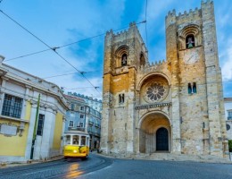 ESPA�A Y PORTUGAL  - SALIDA 23 DE ABRIL 2027